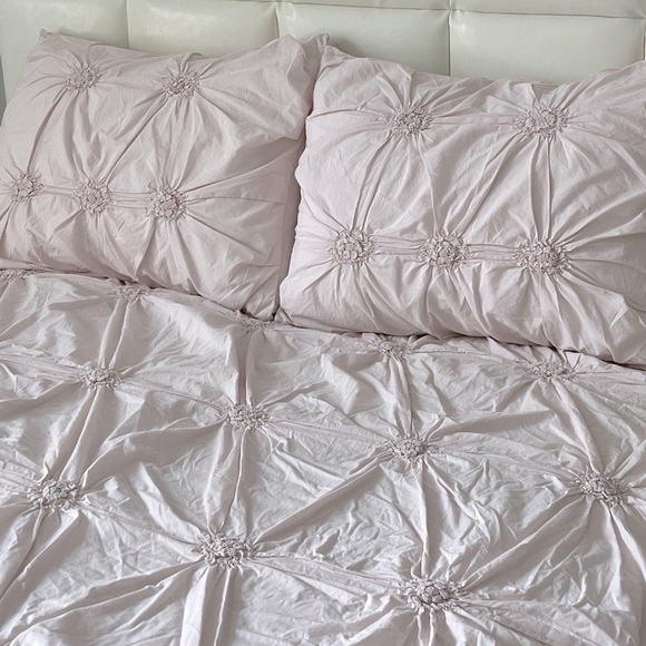 Pottery Barn Teen Ruched Rosette Pintuck Duvet Full/Queen 2 Standard Shams Blush - Picture 1 of 13